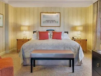 Intercontinental By Ihg Готель