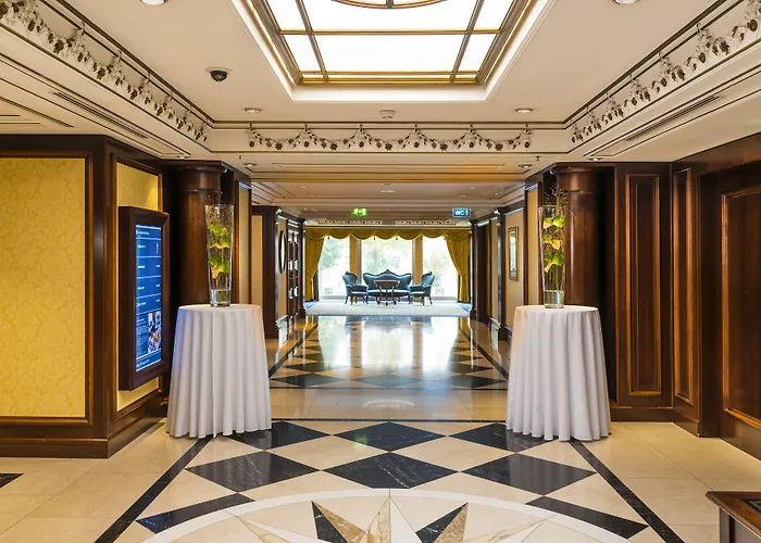 Intercontinental By Ihg Отель 5*